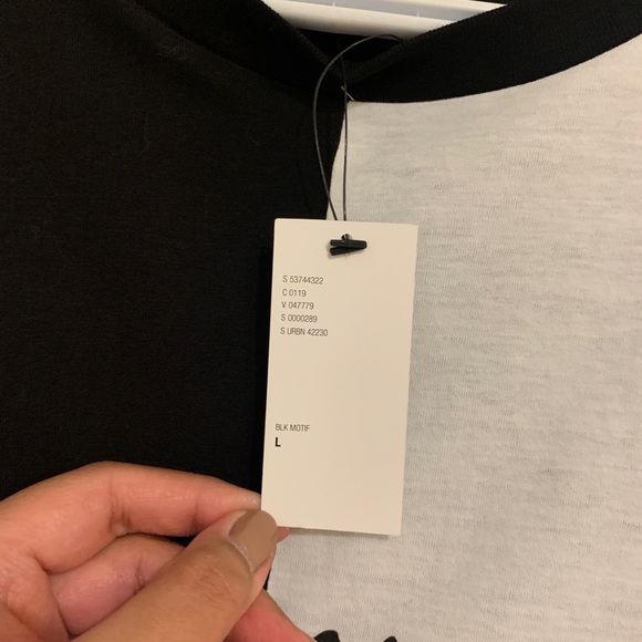 NWT Urban Outfitters Graphic T-Shirt - Picture 3 of 4